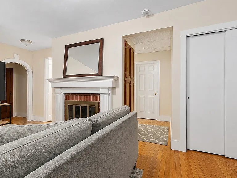 29-31 Rockrimmon Rd #1R — Photo 6