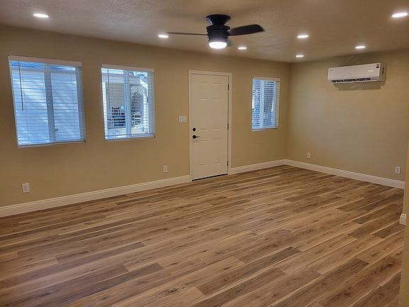 4th image of 1008 Sibley St #A