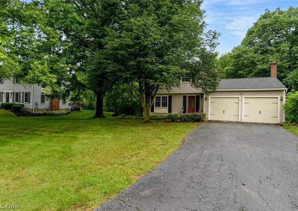 1st image of 1414 Carriage Hill Dr