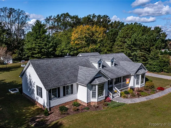 356 Healey Cove Dr, Hardyville, VA 23070