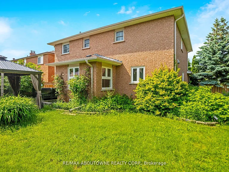 2235 Grenville Dr — Photo 38