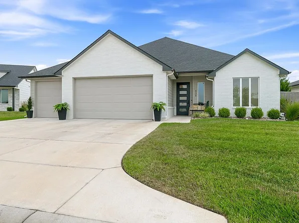 838 N Speyside Cir, Andover, KS 67002