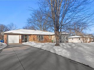 219 W 2nd St, Tonganoxie, KS 66086