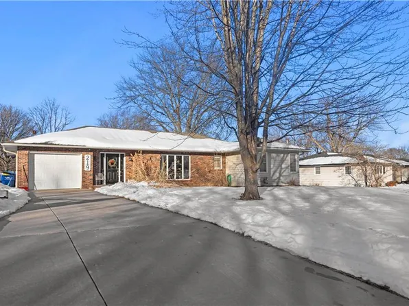 219 W 2nd St, Tonganoxie, KS 66086