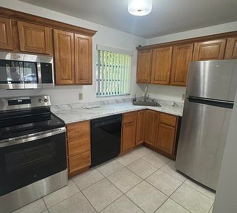 5th image of 50 SE 12th St #1610