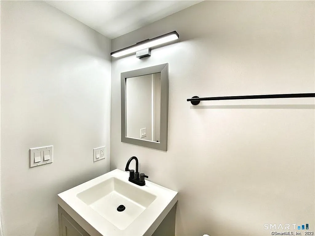 Studio, 1.0 bath, 400 sqft, $1,595 — Photo 4