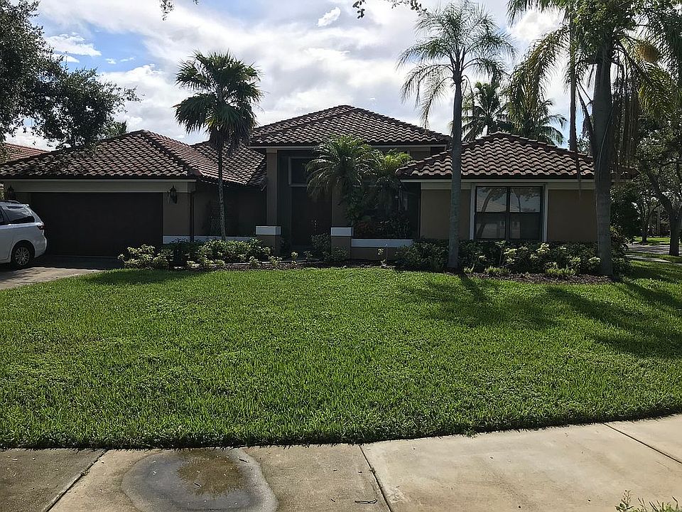 1st image of 1045 Poplar Cir