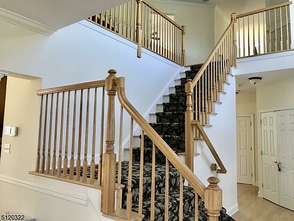 5th image of 10 Erin Ct