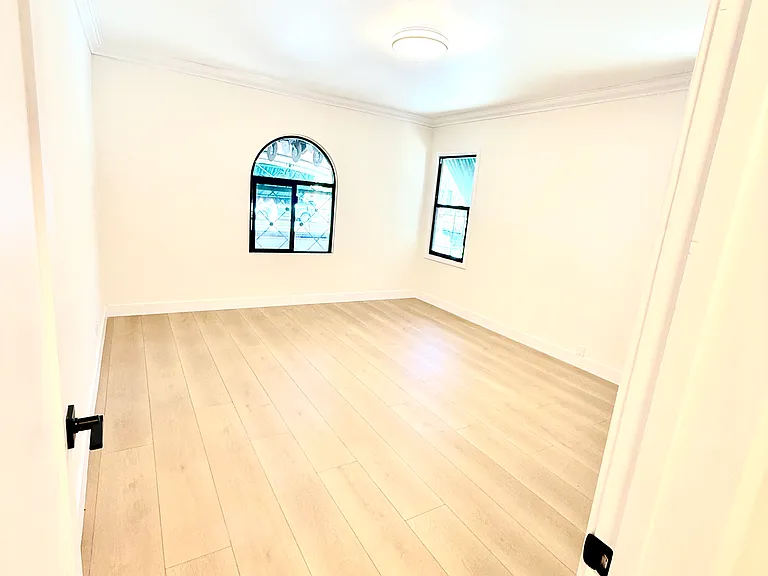 6132 Whitsett Ave — Photo 16