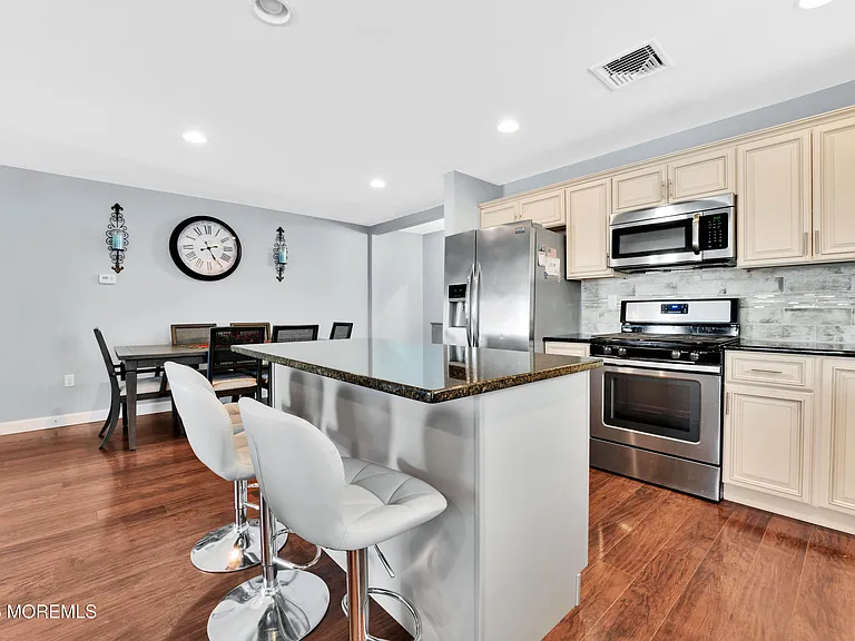 115 Harding Ave #B — Photo 6