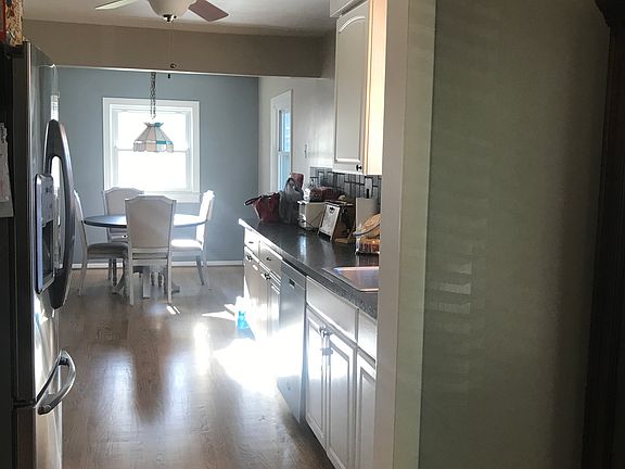 3rd image of 9687 Chatham Ave
