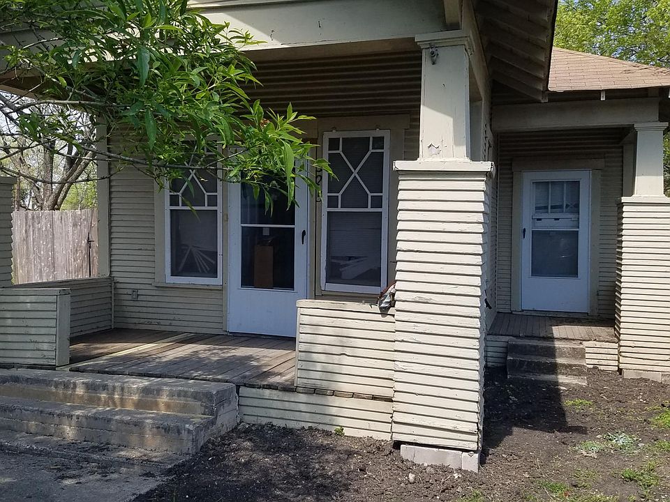 2nd image of 325 E Aviation Blvd