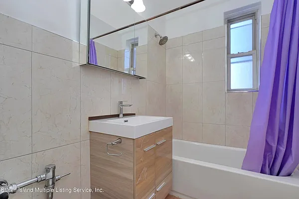 Sold by REMAX Elite | media 30