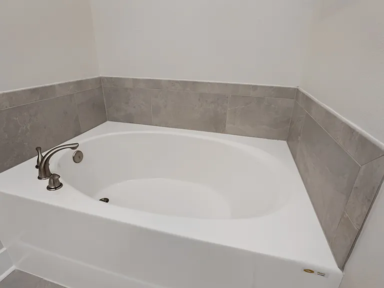 9534 Creekview Dr — Photo 16