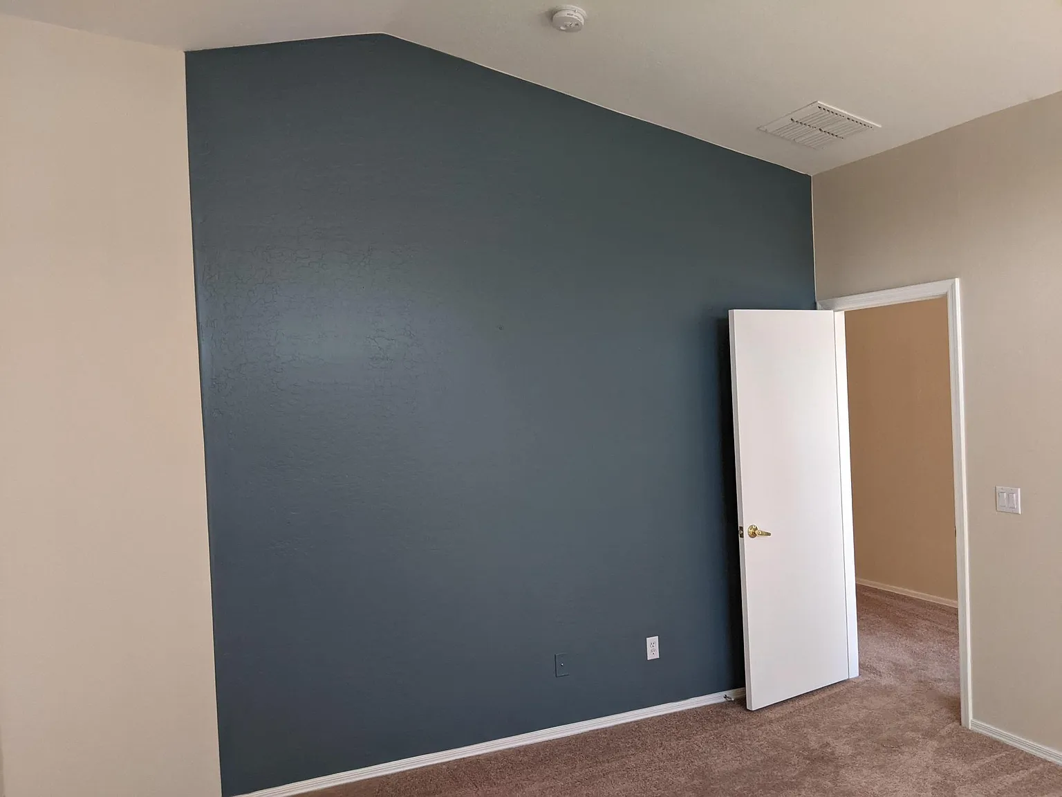 1942 E Aire Libre Avenue — Photo 3