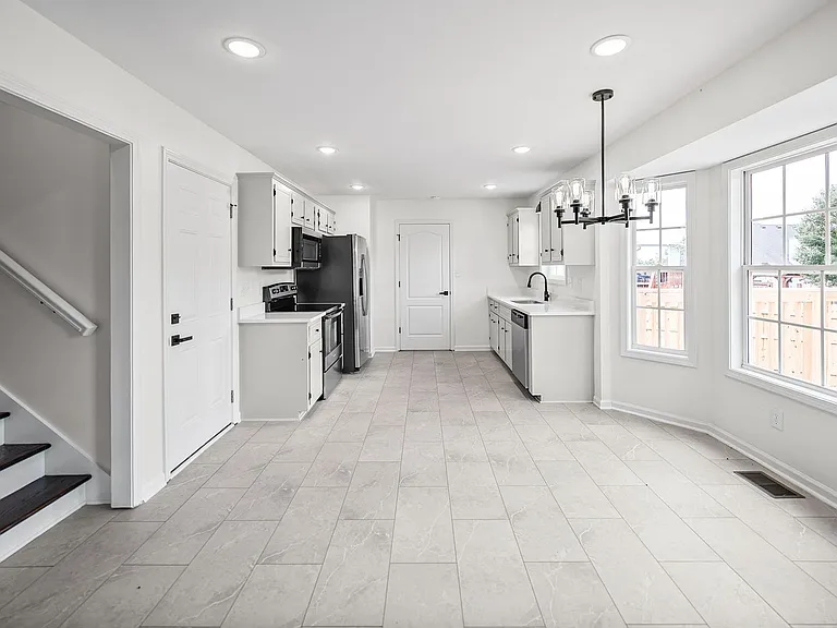 270 Harold Dr — Photo 10