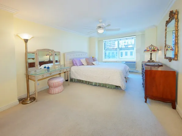 300 East 71st Street image 5 of 8