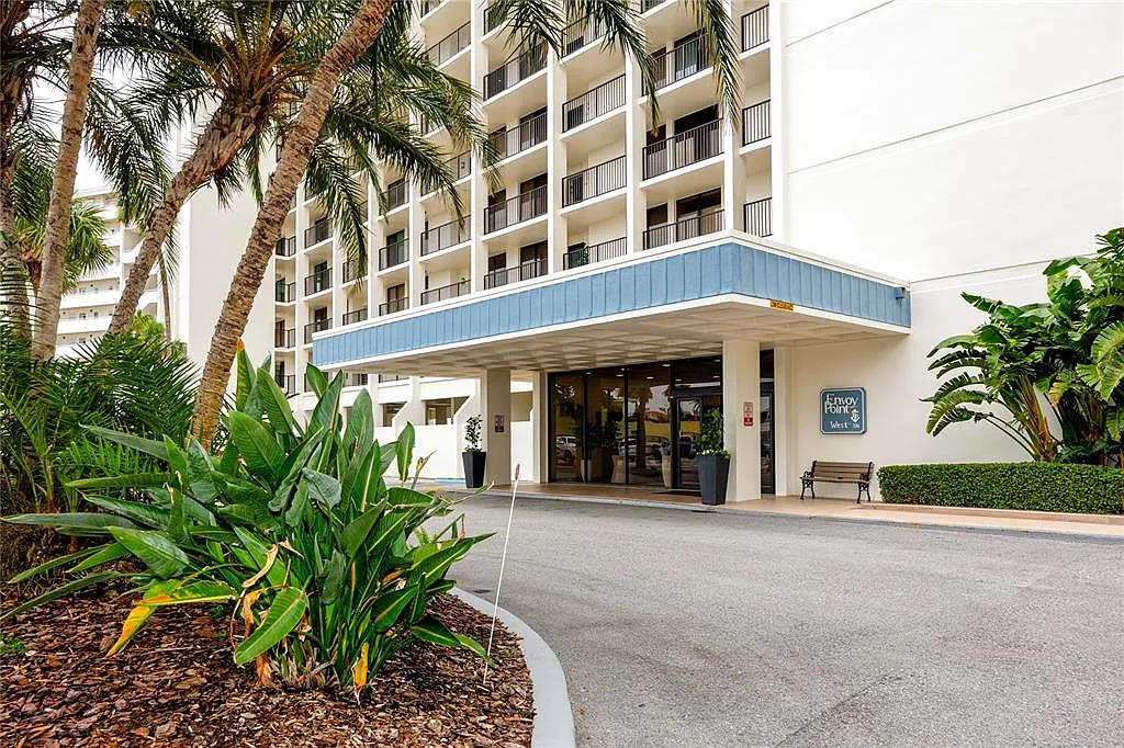 2 bed, 2.0 bath, 1180 sqft, $4,000 — Photo 3
