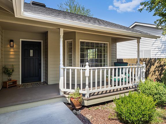 4th image of 2124 NE Carrie Ln