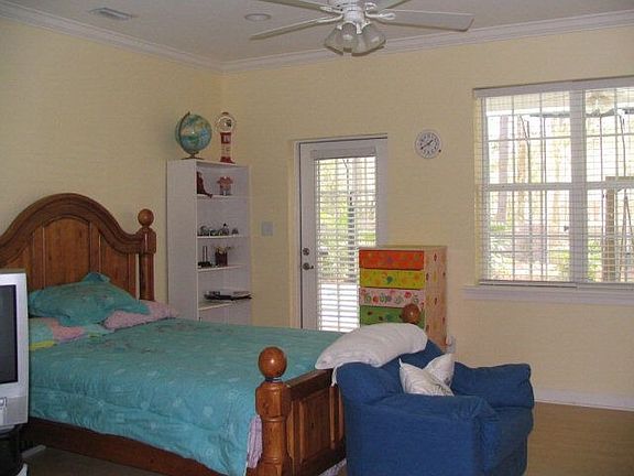 4th image of 509 Shirley Pl
