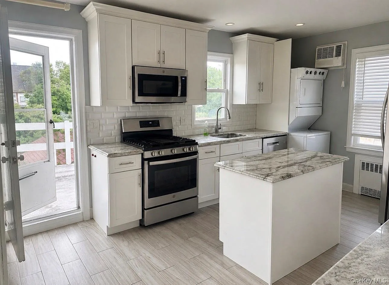 3 bed, 2.0 bath, 1000 sqft, $3,500 — Photo 4