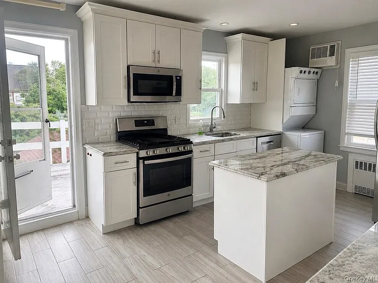 49 Hempstead Ave — Photo 4