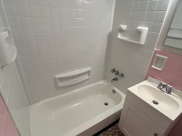2222 Broadway Ave #203 — Photo 14