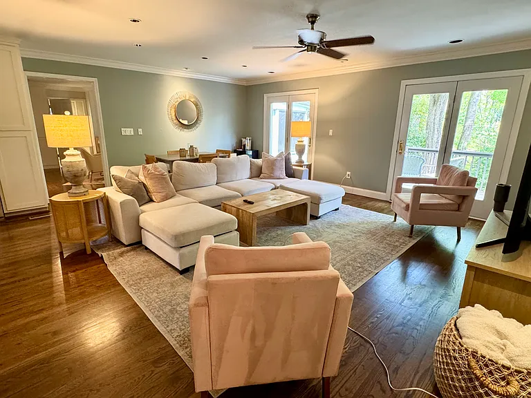 3075 W Roxboro Rd NE — Photo 2