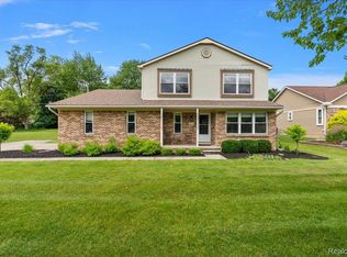45071 Yorkshire Dr, Novi, MI 48375