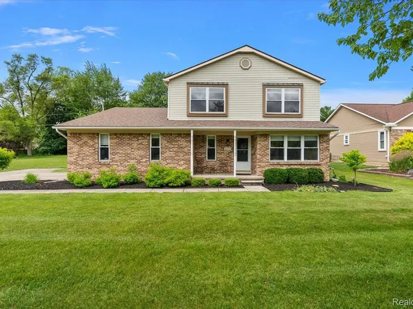 45071 Yorkshire Dr, Novi, MI 48375
