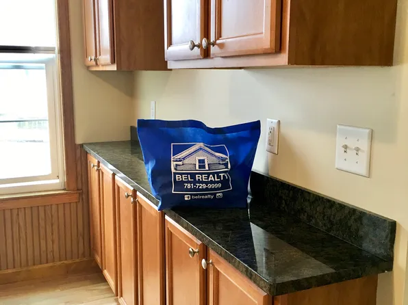 162 University Ave Unit 1, Lowell, MA 01854