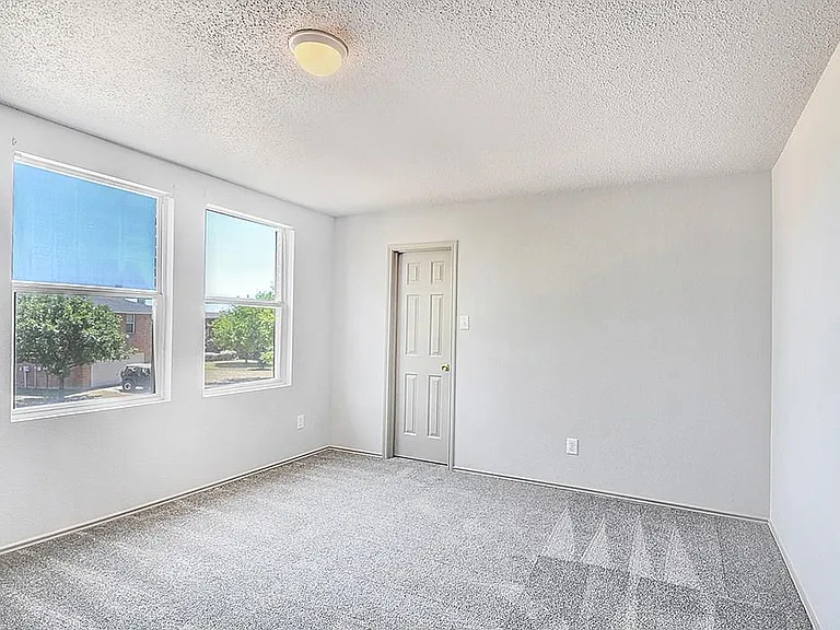 3327 Andalusian Dr — Photo 21