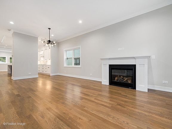 2nd image of 6114 N Paulina St