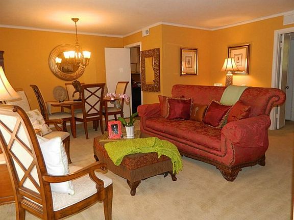 3rd image of 2727 Briarhurst Dr APT 17