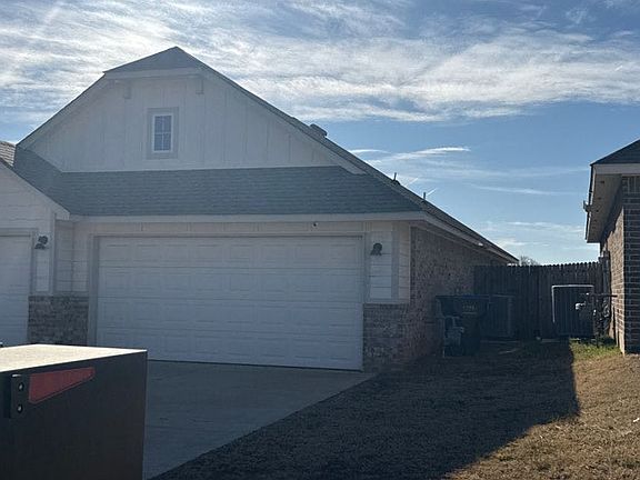 3rd image of 1200 Magnolia Dr