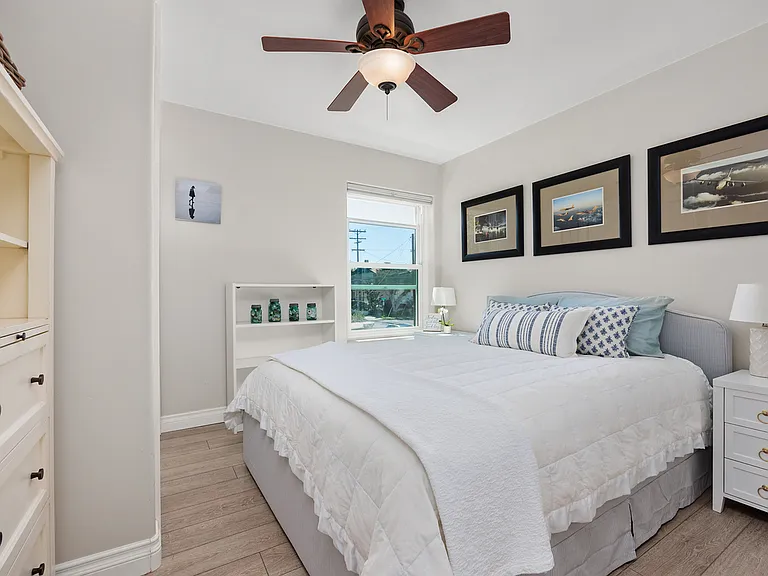 Bedroom 2 with Queen size bed