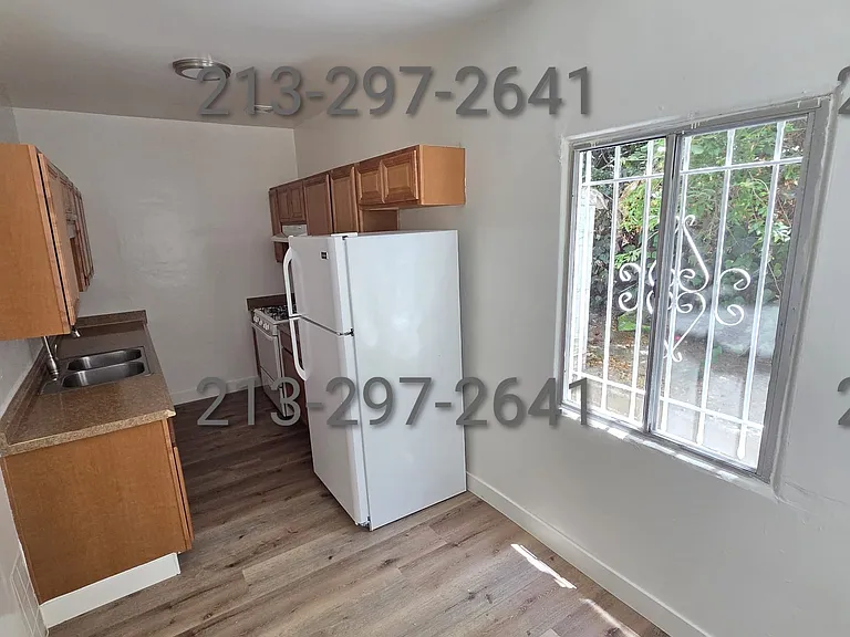 118 S Lake St #7 — Photo 6
