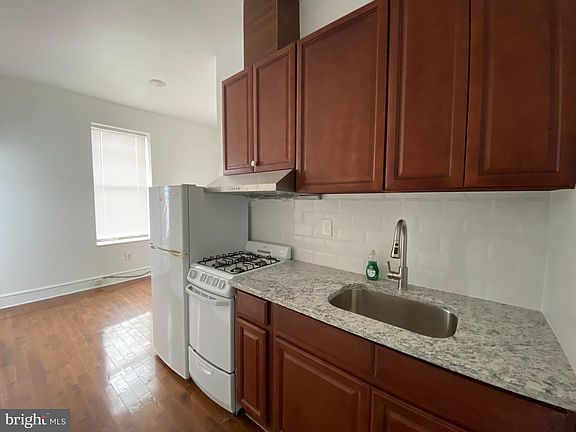 4th image of 1600 Jackson St Floor 3