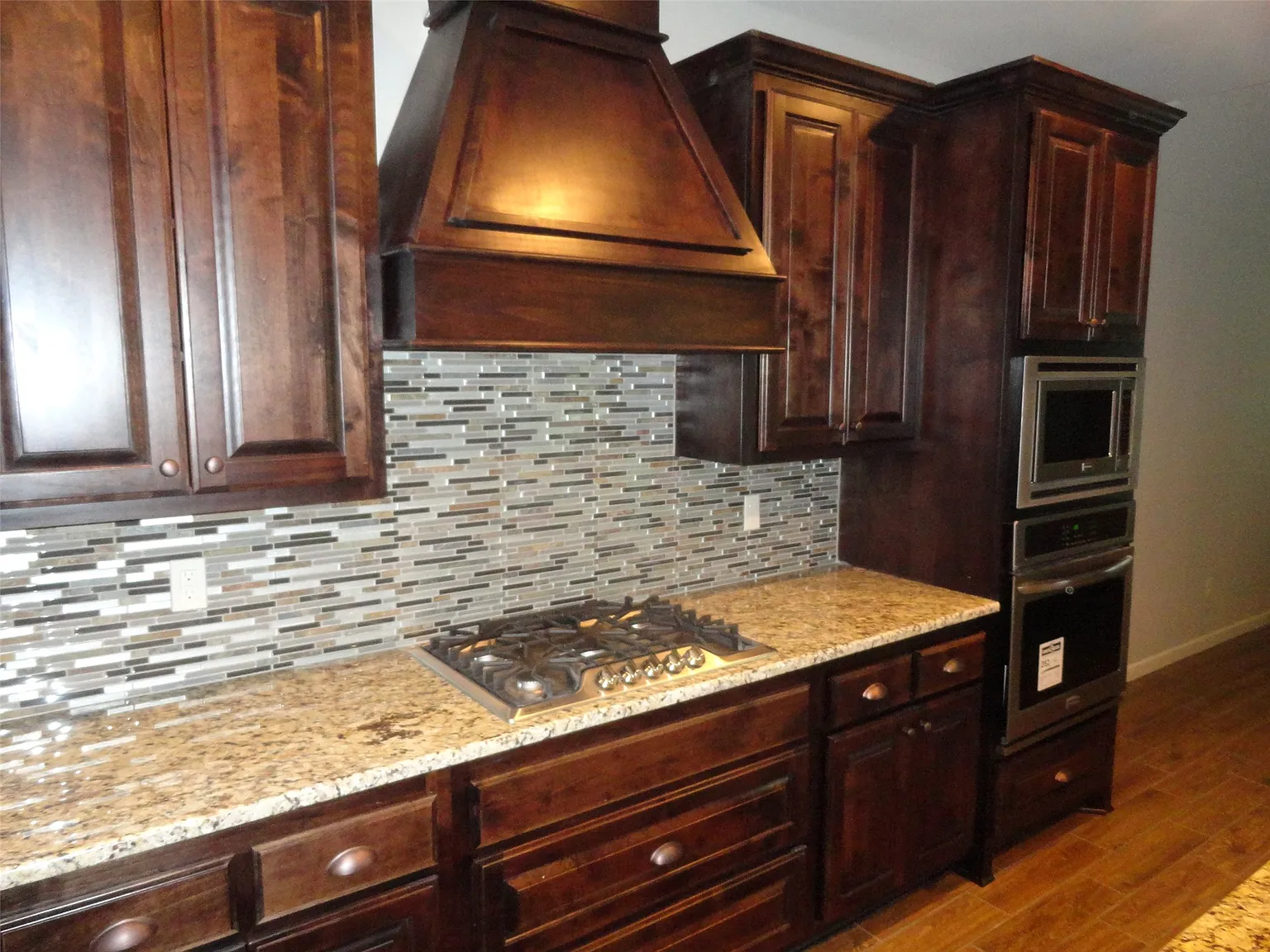 5 bed, 3.0 bath, 2421 sqft, $2,795 — Photo 3