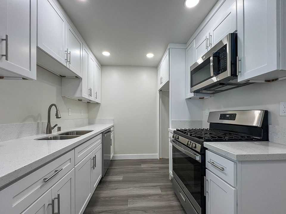 1st image of 6535 Pickering Ave #18
