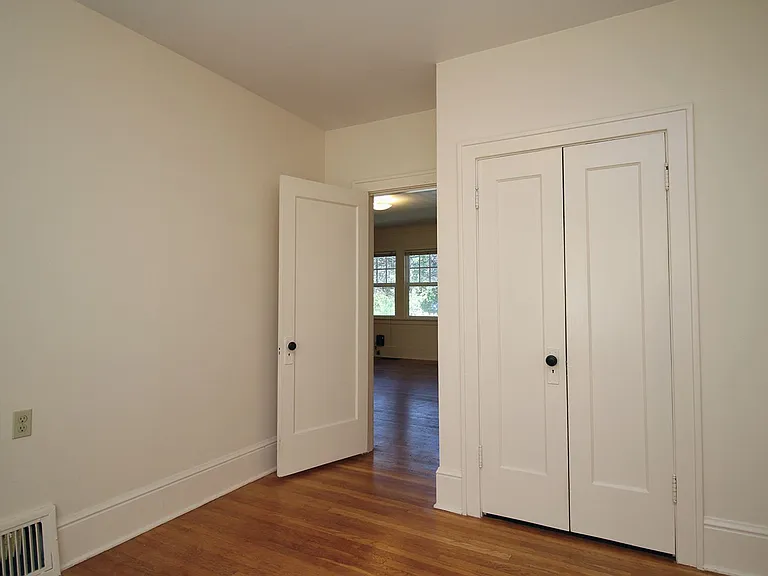 2200-2208 SE Ivon St #2212 — Photo 12