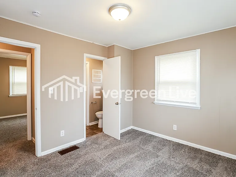 1329 Cheyenne St — Photo 6