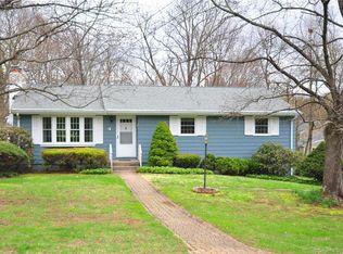 4 Deepwood Rd, Simsbury, CT 06070