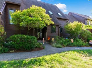 422 Acorn Ln, Shelburne, VT 05482