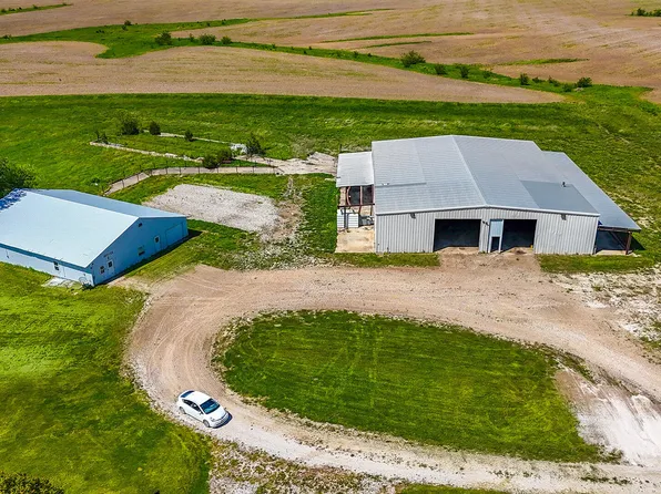 1389 County Road 2470, Huntsville, MO 65259