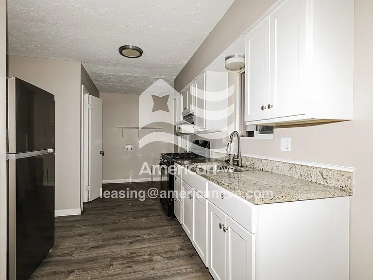 820334_006_kitchen_6.jpg