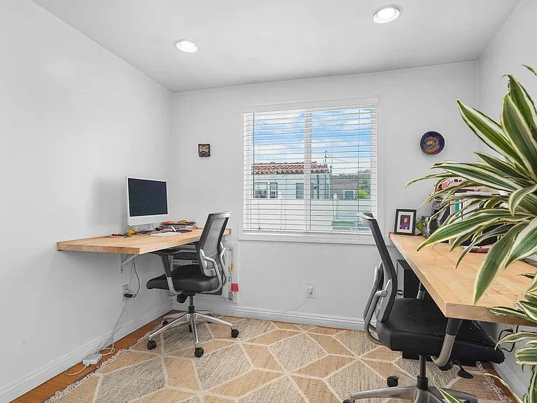 3801 Sutro Ave — Photo 23