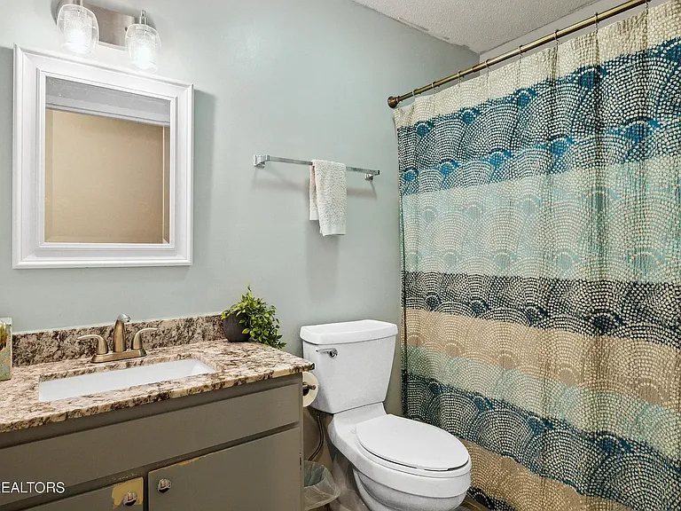 237 Douglas Ave — Photo 13
