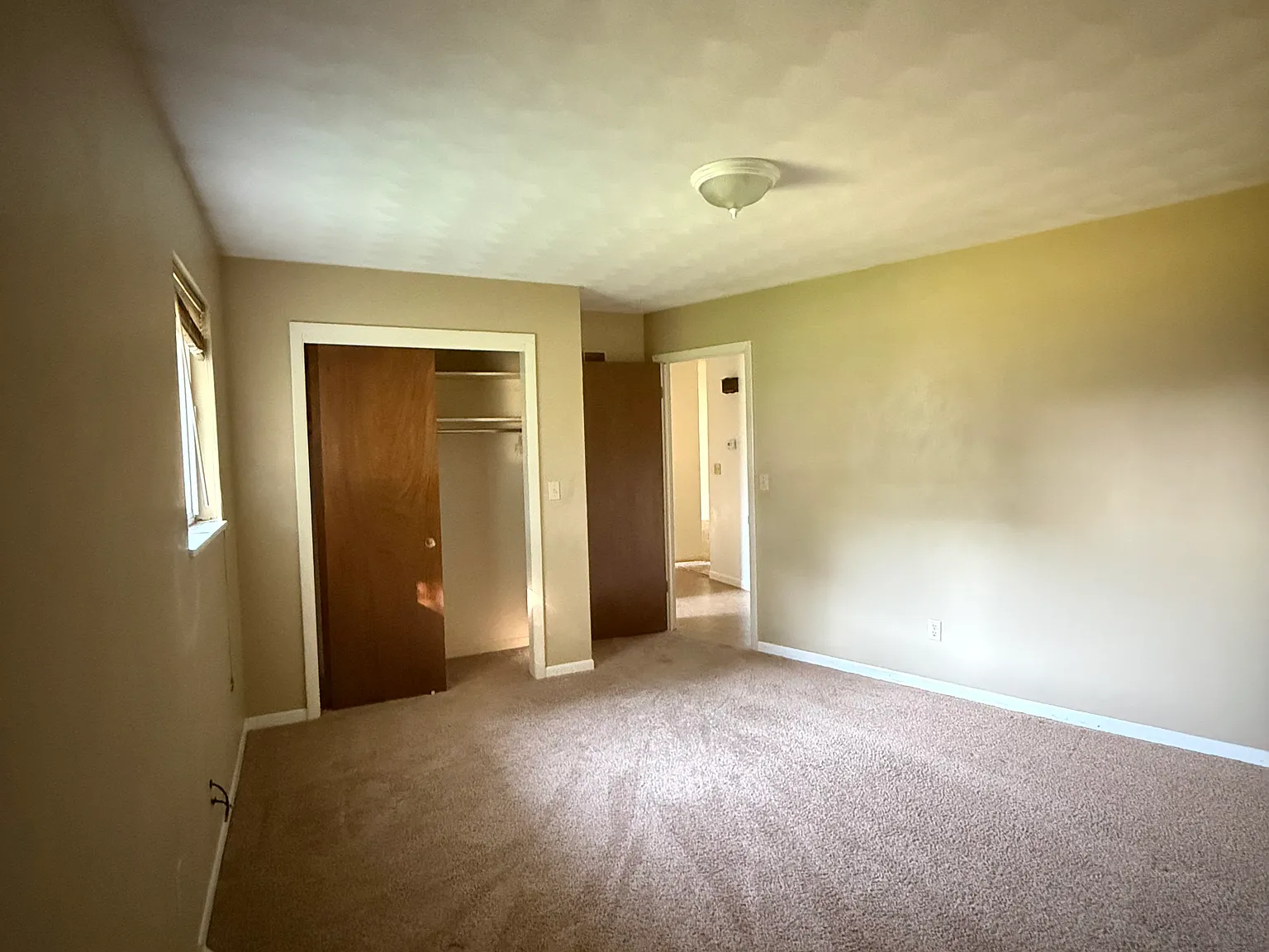 2 bed, 950 sqft, $1,100 — Photo 2