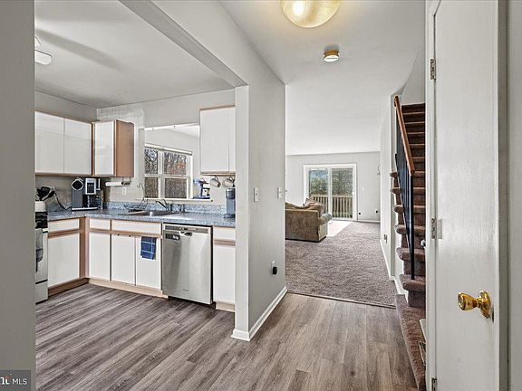 5th image of 71 Vincent Ct